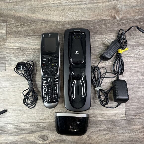 Logitech Harmony 900 Remote Control N-R0001 BUNDLE Needs Battery - Picture 1 of 12